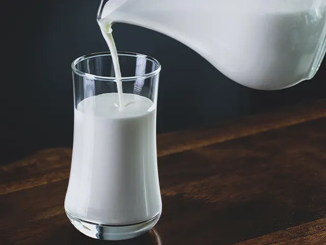Leite/Cepea: Em movimento atípico, preço ao produtor de leite cai 6% em maio 